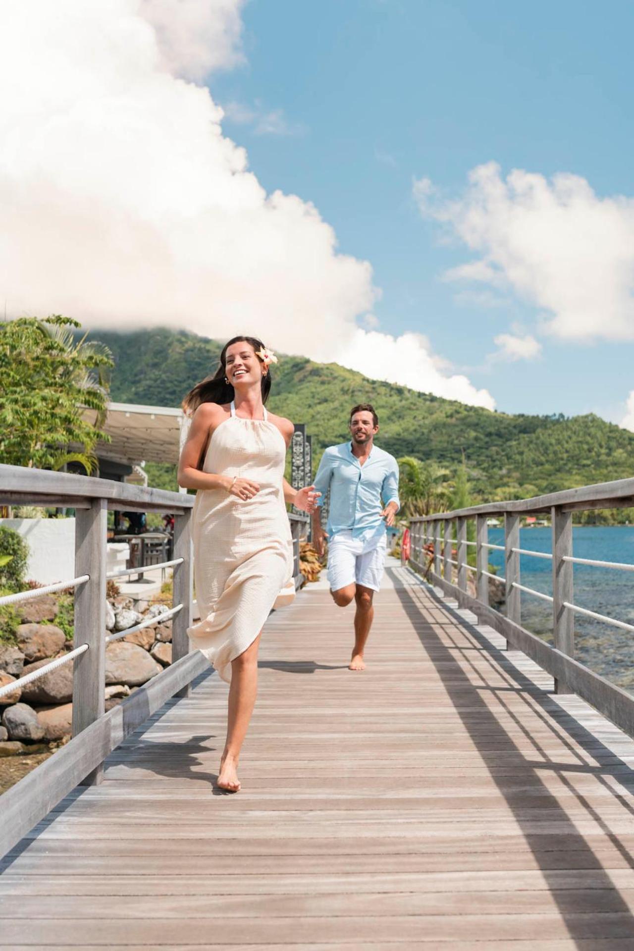 Cook'S Bay Hotel & Suites Paopao Εξωτερικό φωτογραφία