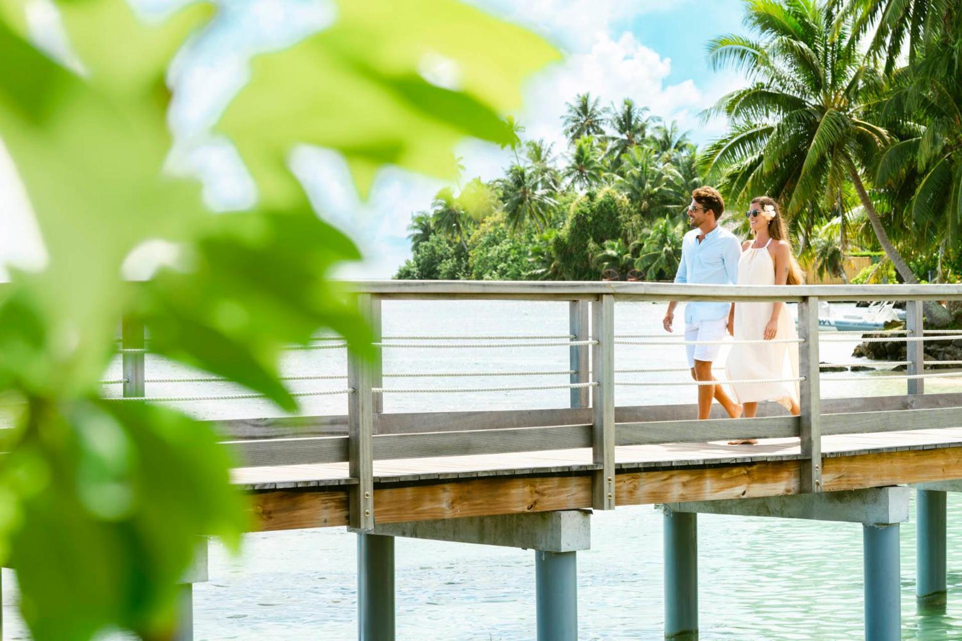 Cook'S Bay Hotel & Suites Paopao Εξωτερικό φωτογραφία