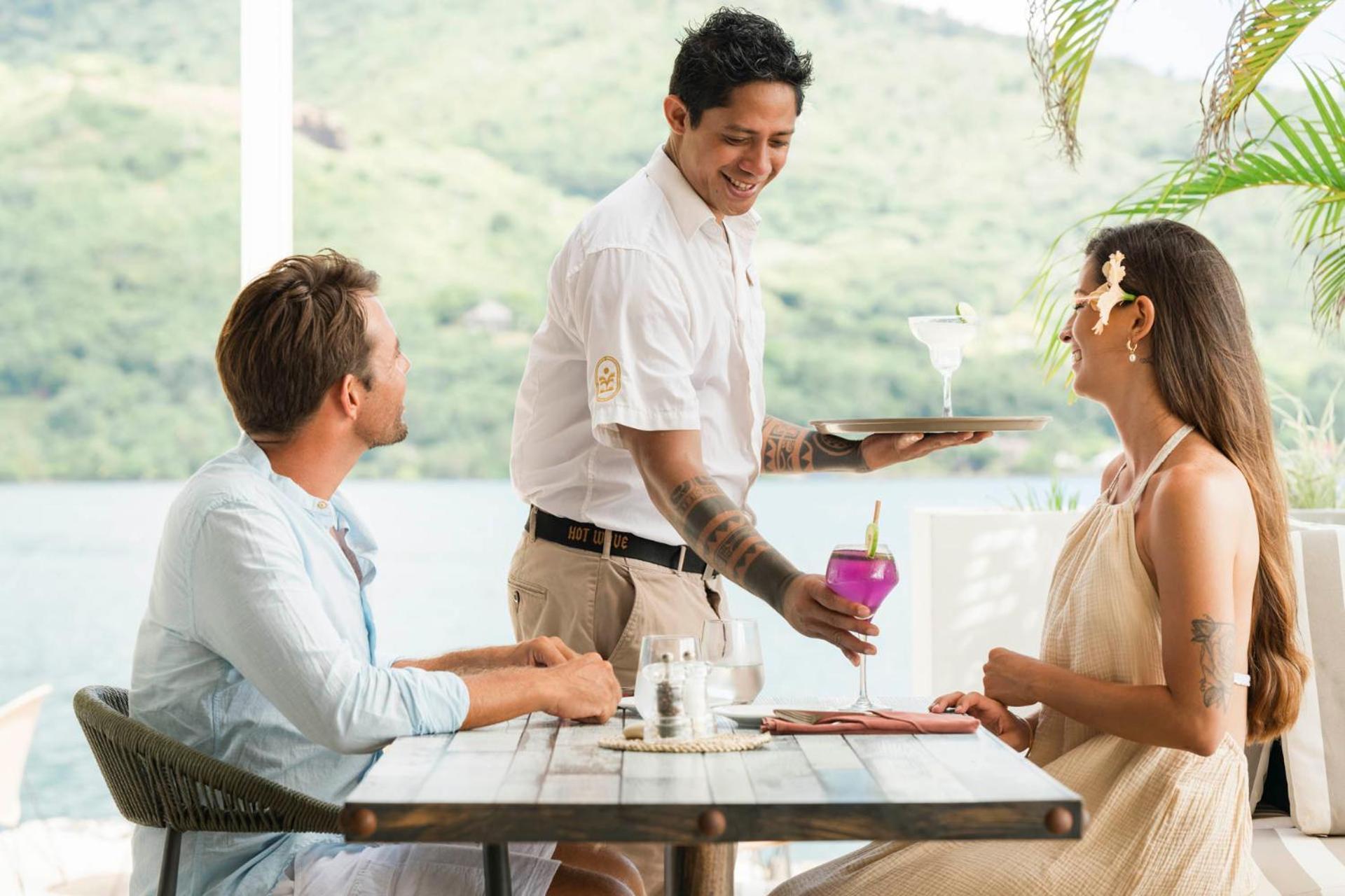 Cook'S Bay Hotel & Suites Paopao Εξωτερικό φωτογραφία