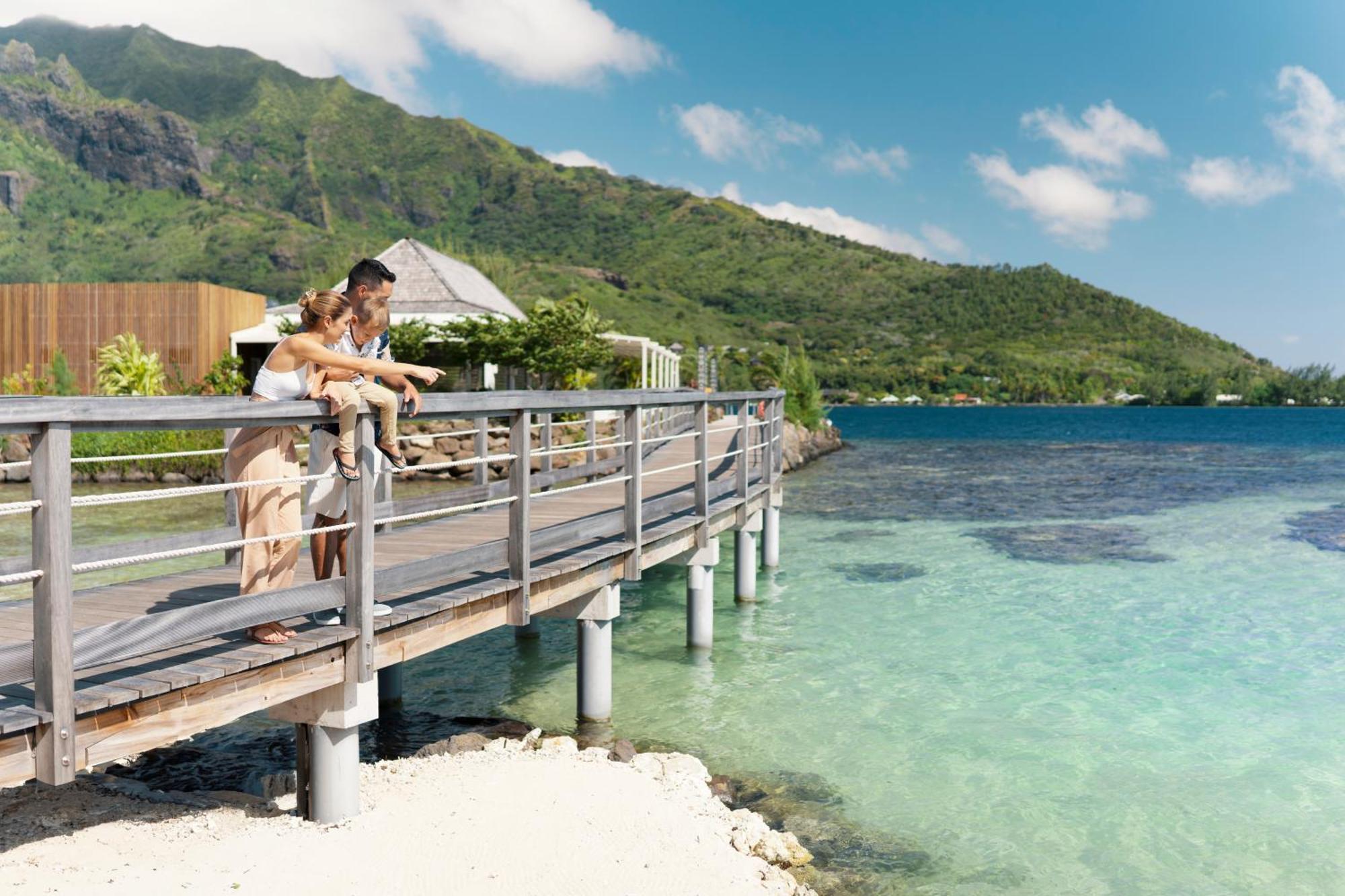 Cook'S Bay Hotel & Suites Paopao Εξωτερικό φωτογραφία